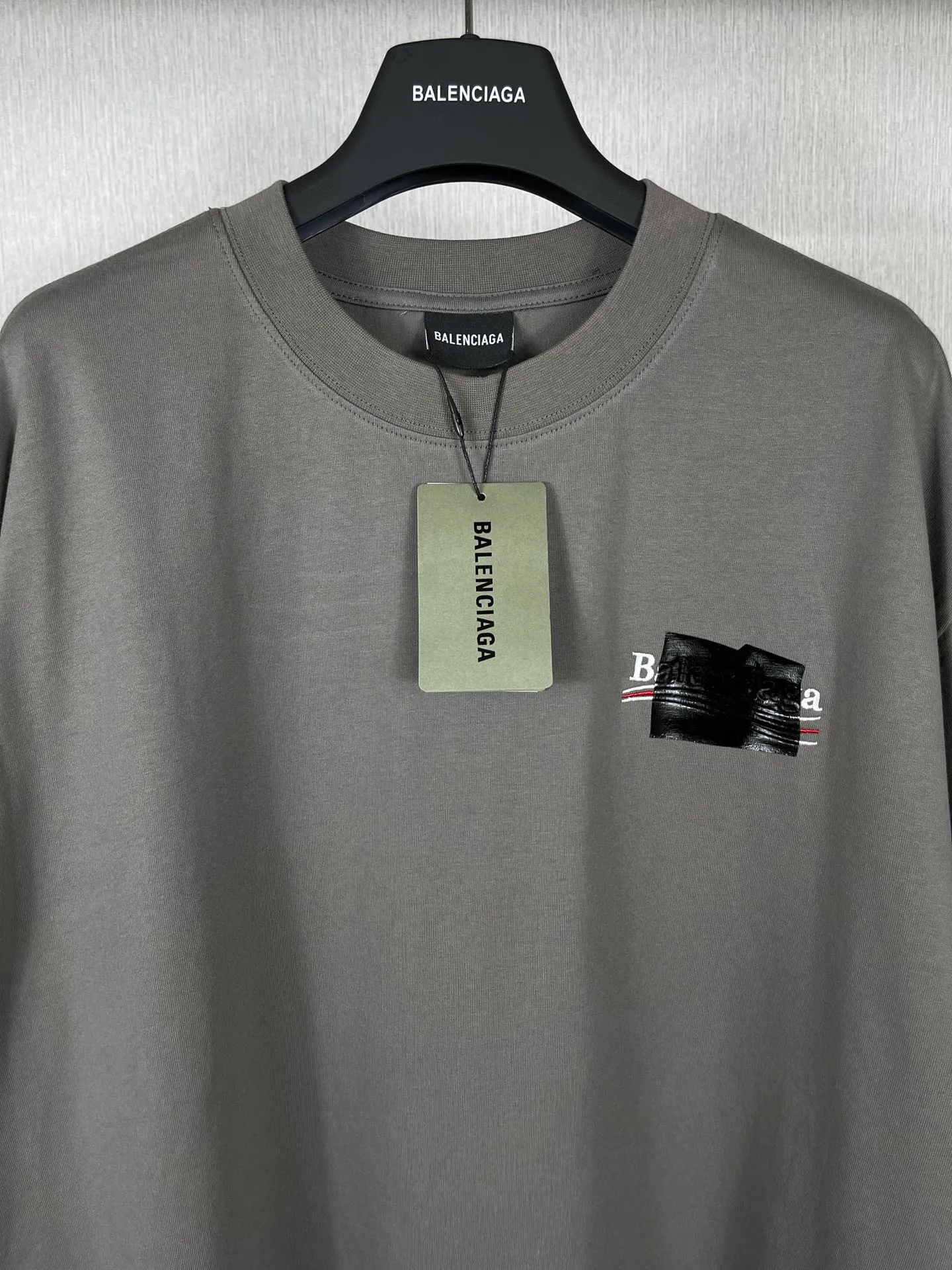 【 . Quality】BALENCI*GA/ #Classic . T # ZP 。 260 ， . ， . . Color Change。 。Classic ， Authentic ， . . . 。 OS . Same Style ：BL 223008 ：Black， ， ，Red Size：XS S M L